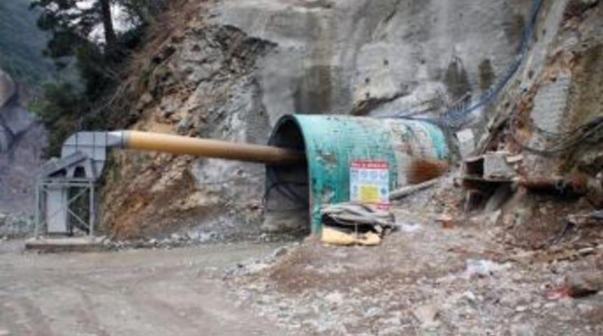 Hes Tünelinde Çalışan İşçiler Zehirlendi