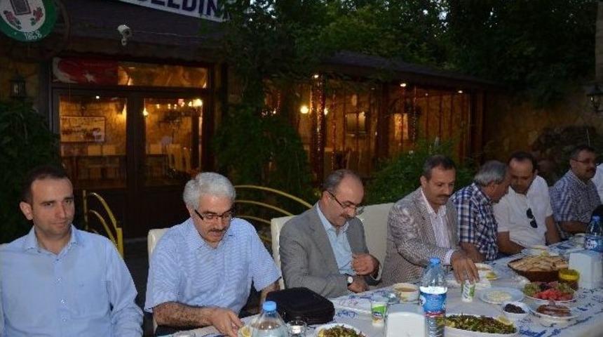 Sağlık - Sen B&uuml;nyan&rsquo;da İftar Yemeği Verdi