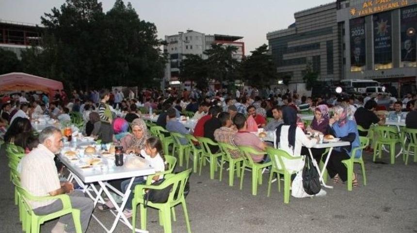 Van Kahvaltısı Derneği&rsquo;nden İftar &Ccedil;adırı