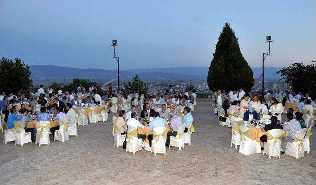 Ad&uuml;&rsquo;den Geleneksel İftar Yemeği 2