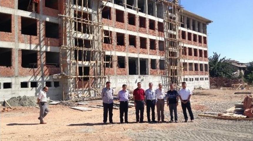 Milletvekili Erdoğan, G&ouml;lbaşında Yapımı Devam Eden İnşaatları İnceledi