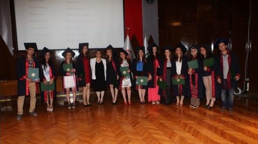 &Ccedil;&uuml; Sağlık Hizmetleri Myo 408 Mezununu Uğurladı