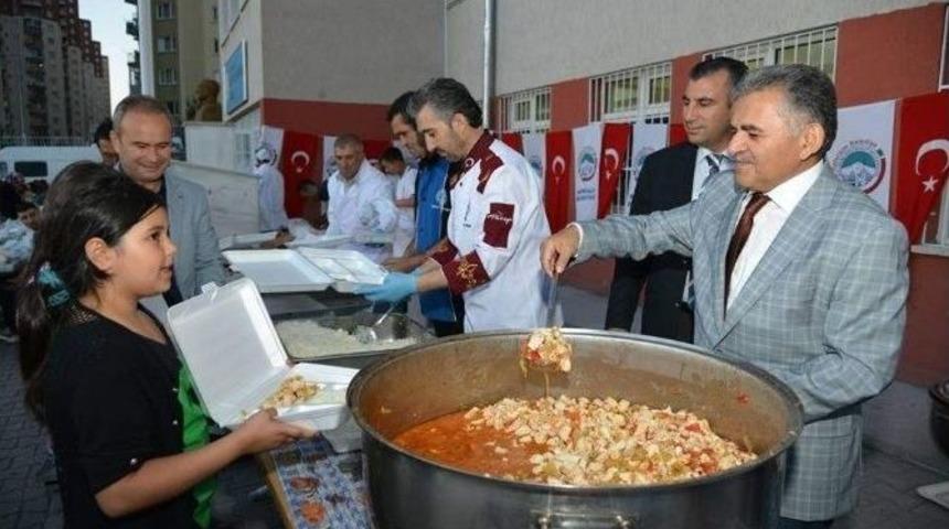 Melikgazi Belediye Başkanı B&uuml;y&uuml;kkılı&ccedil; 'mahallemde İftar Var' Etkinliğinde Mimsin Halkı İle İftarda