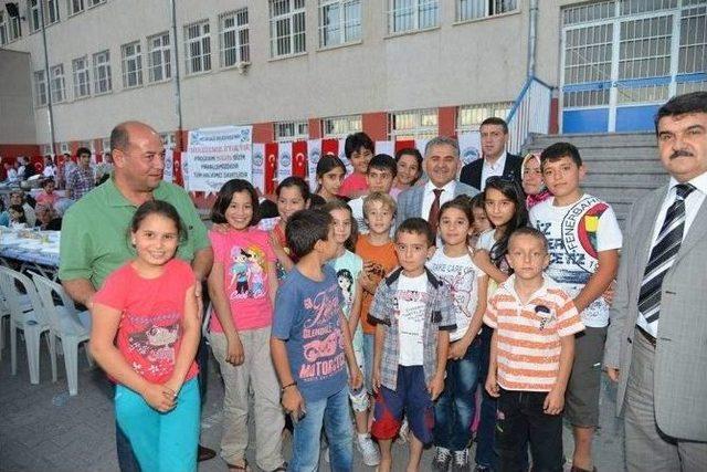 Melikgazi Belediye Başkanı B&uuml;y&uuml;kkılı&ccedil;  mahallemde İftar Var  Etkinliğinde Mimsin Halkı İle İftarda 1