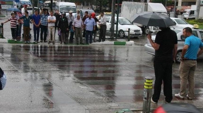 Bursalılar Yağmura Hazırlıksız Yakalandı