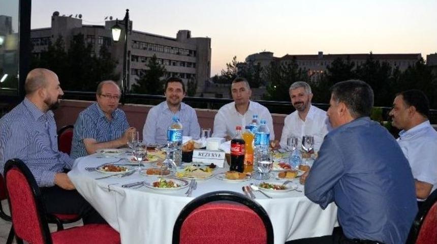 Dicle Elektrik Personeli İftarda Buluştu