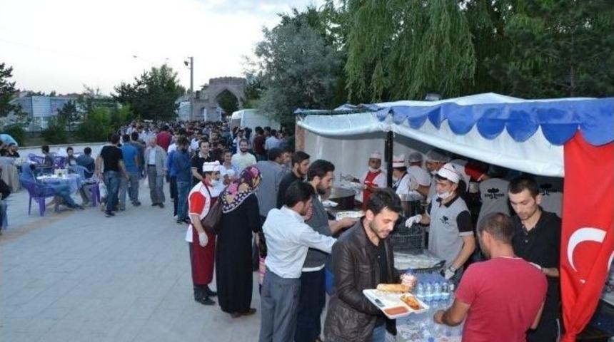 Başkan Bulutlar, Basına Ve Meclis &Uuml;yelerine İftar Yemeği Verdi
