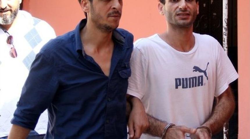 Bı&ccedil;akla Karakola Gidip "babamı &Ouml;ld&uuml;rd&uuml;m" Dedi