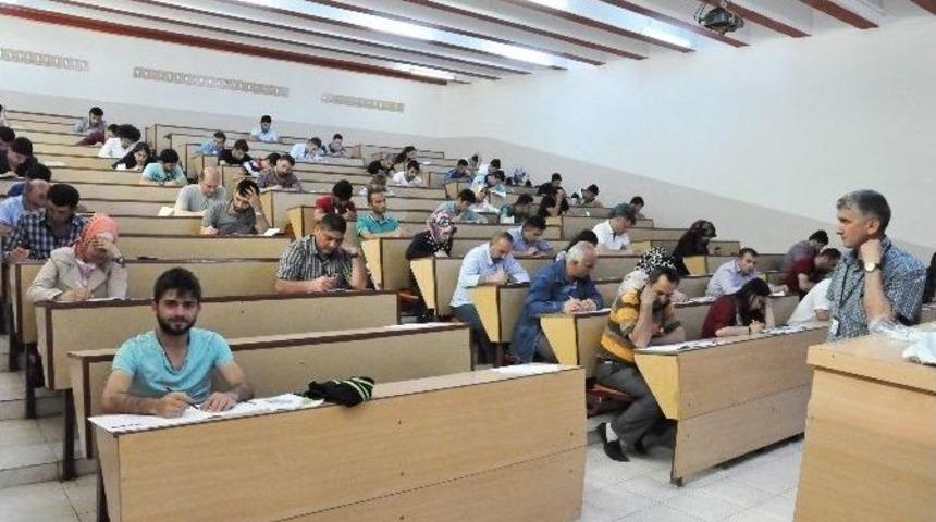 A&ccedil;ık&ouml;ğretim Fak&uuml;ltesi B&uuml;t&uuml;nleme Sınavı İle 2013-2014 Eğitim-&ouml;ğretim D&ouml;nemini Başarıyla Sonlandırdı