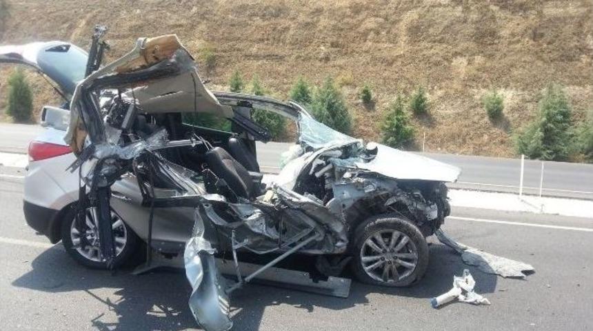 Otomobil Kamyona &Ccedil;arptı: 1 Yaralı