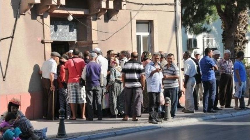 Yardım Kuyruğuna Kaymakamdan &Ccedil;&ouml;z&uuml;m