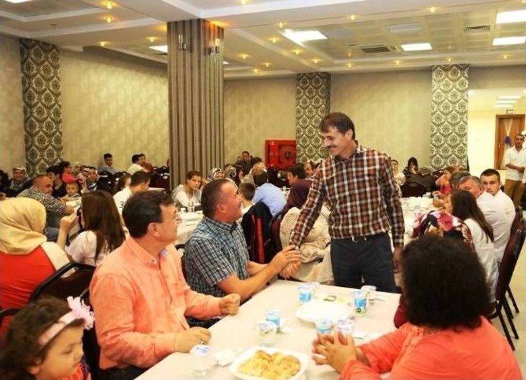 Serdivan Belediyesi Personeli İftarda Bir Araya Geldi