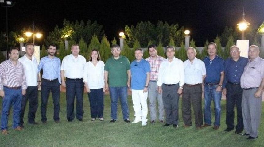 Ak Parti İl&ccedil;e Başkanları İftarda Bir Araya Geldi
