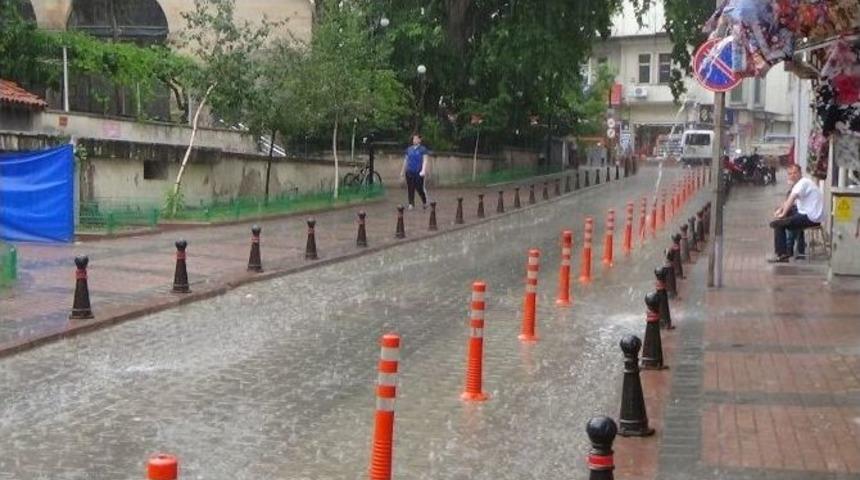 Sağanak Yağış, K&uuml;tahya'yı Serinletti