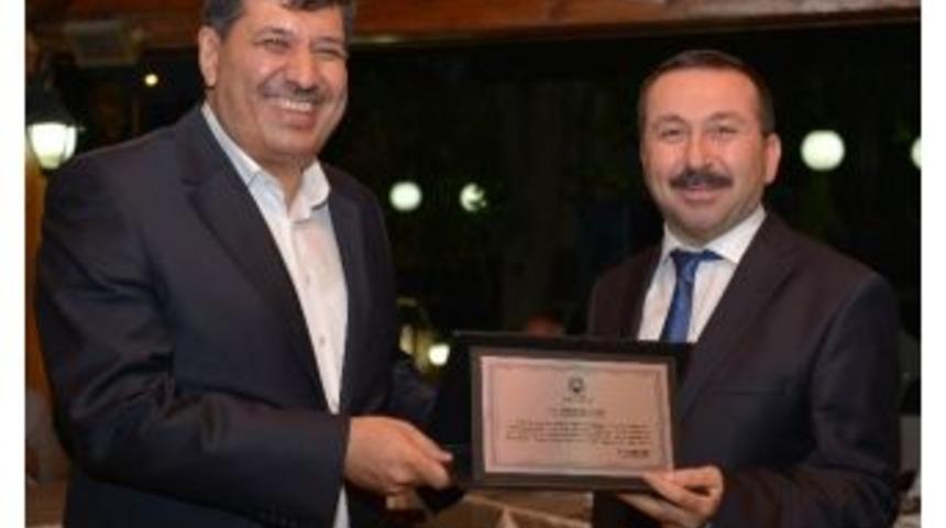 Rekt&ouml;r G&ouml;kbel&rsquo;den Teknokent&rsquo;e Plaket