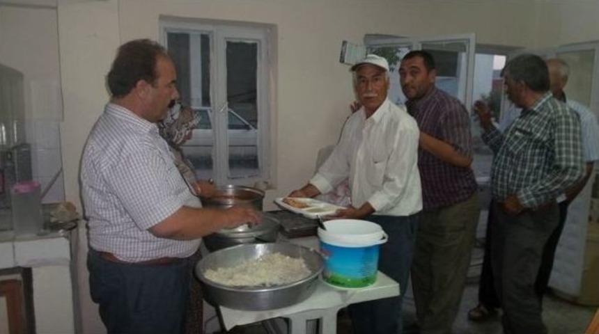 Selendi Belediyesi'nden Herg&uuml;n 300 Kişiye İftar