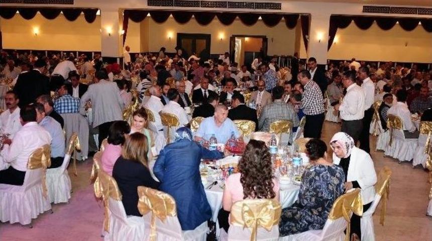 Mamak&rsquo;ta İftar Sofraları Dolup Taşıyor