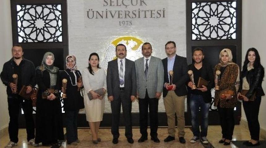 G&uuml;zel Sanatlar Fak&uuml;ltesi&rsquo;ne 1 Yılda 23 &Ouml;d&uuml;l