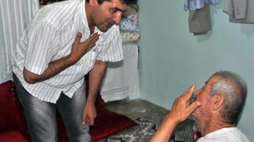 Kale Mahalle Muhtarından Fakir Ailelere Yardım