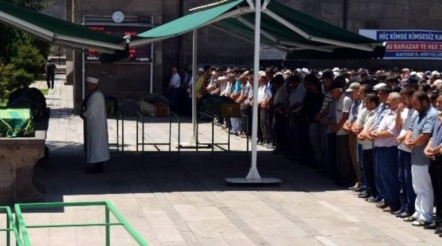 Trafik Kazasında &Ouml;len Tekin Bozdağan Toprağa Verildi