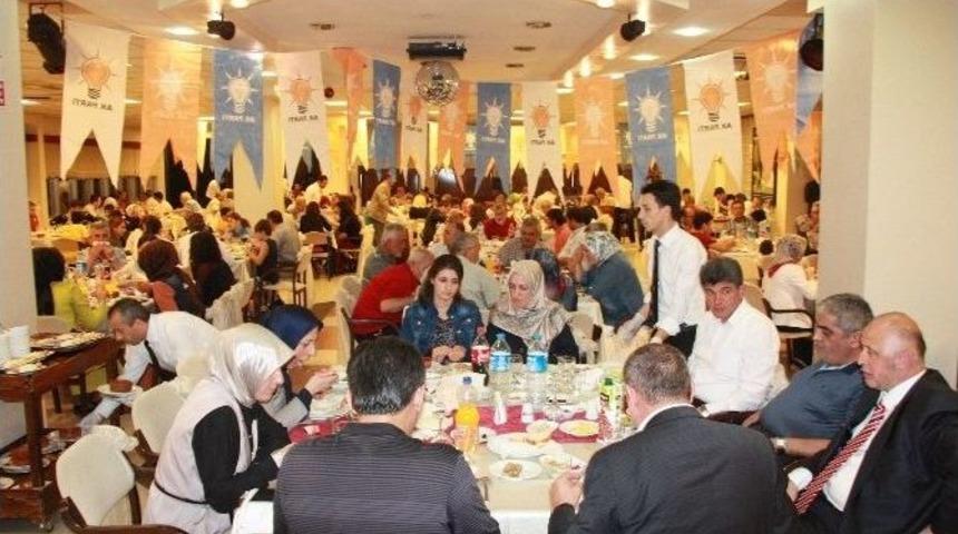 Ak Parti Ailesi İftarda Buluştu