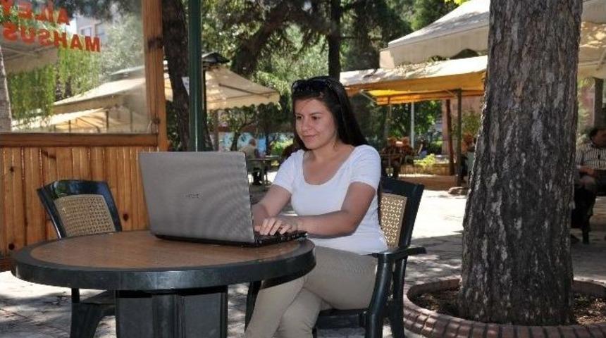 Parklarda &Uuml;cretsiz İnternet Uygulaması Başladı