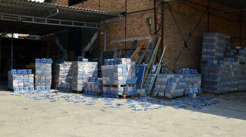 Belediye Ambarında &Ccedil;&uuml;r&uuml;meye Terkedilmiş Yaklaşık 100 Bin Tanıtım Kitabı Bulundu