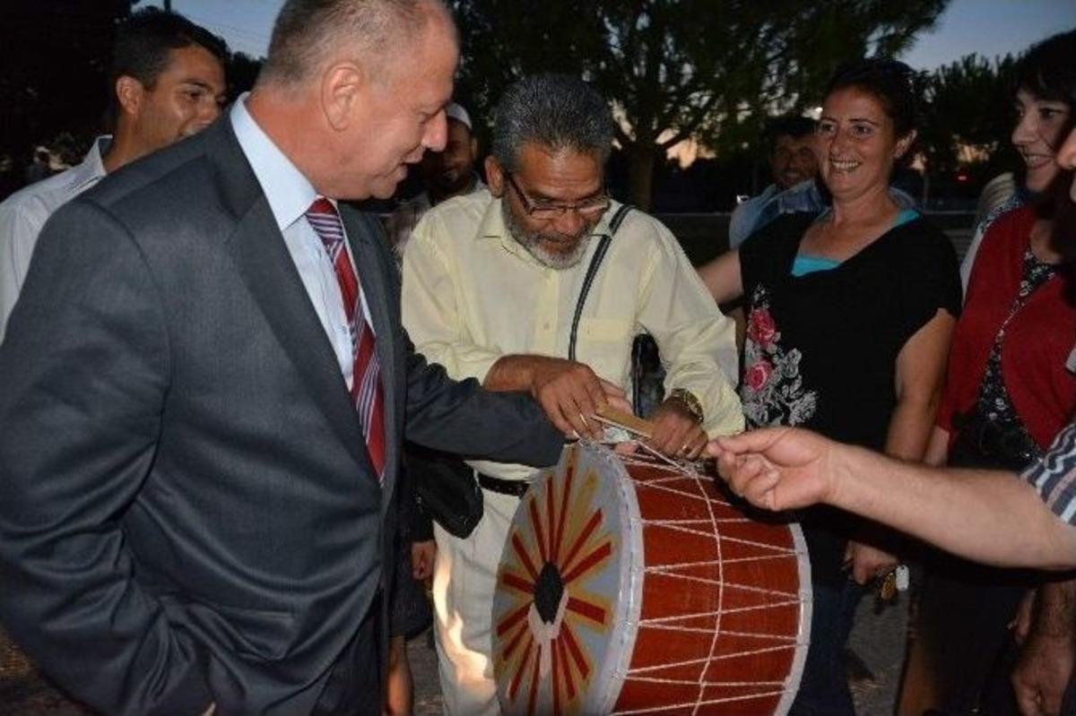 Vali Bektaş&rsquo;tan Ramazan Davulcusuna Bahşiş