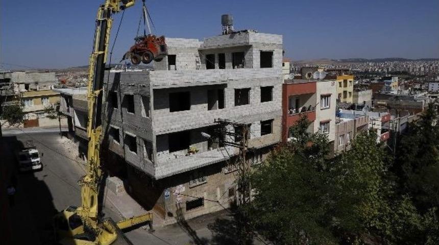 Şahinbey Belediyesi Ruhsata Uygun Olmayan Kat Fazlasını Yıktı