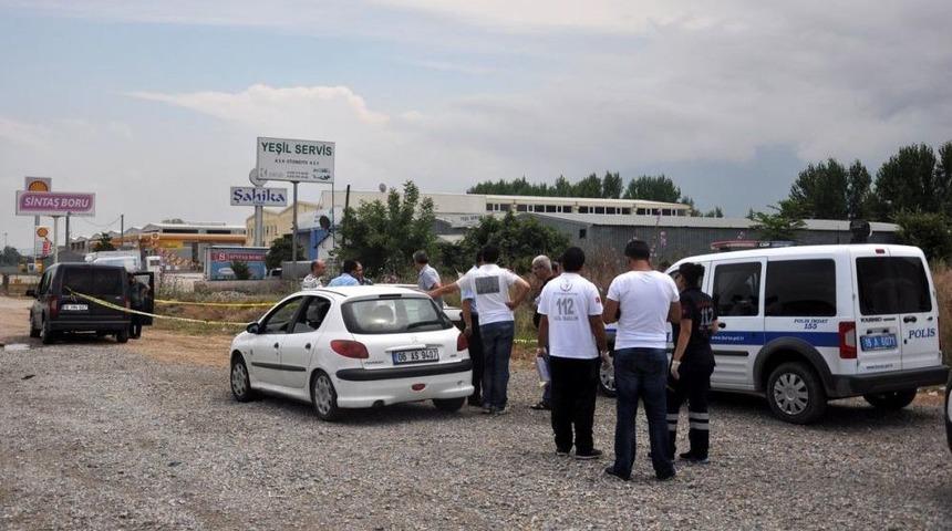 Park Halindeki Otomobilde &Ouml;l&uuml; Bulundu