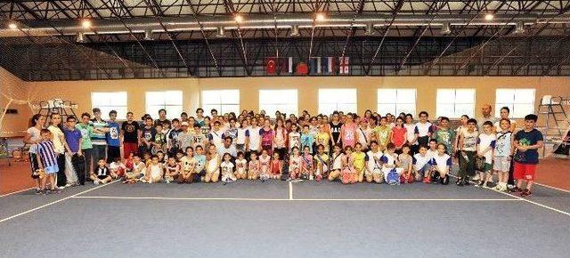 Tenis&rsquo;e &Ccedil;ocukların İlgisi B&uuml;y&uuml;k 1
