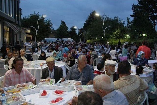 Çilimli Belediyesi’nin İftarına Büyük İlgi