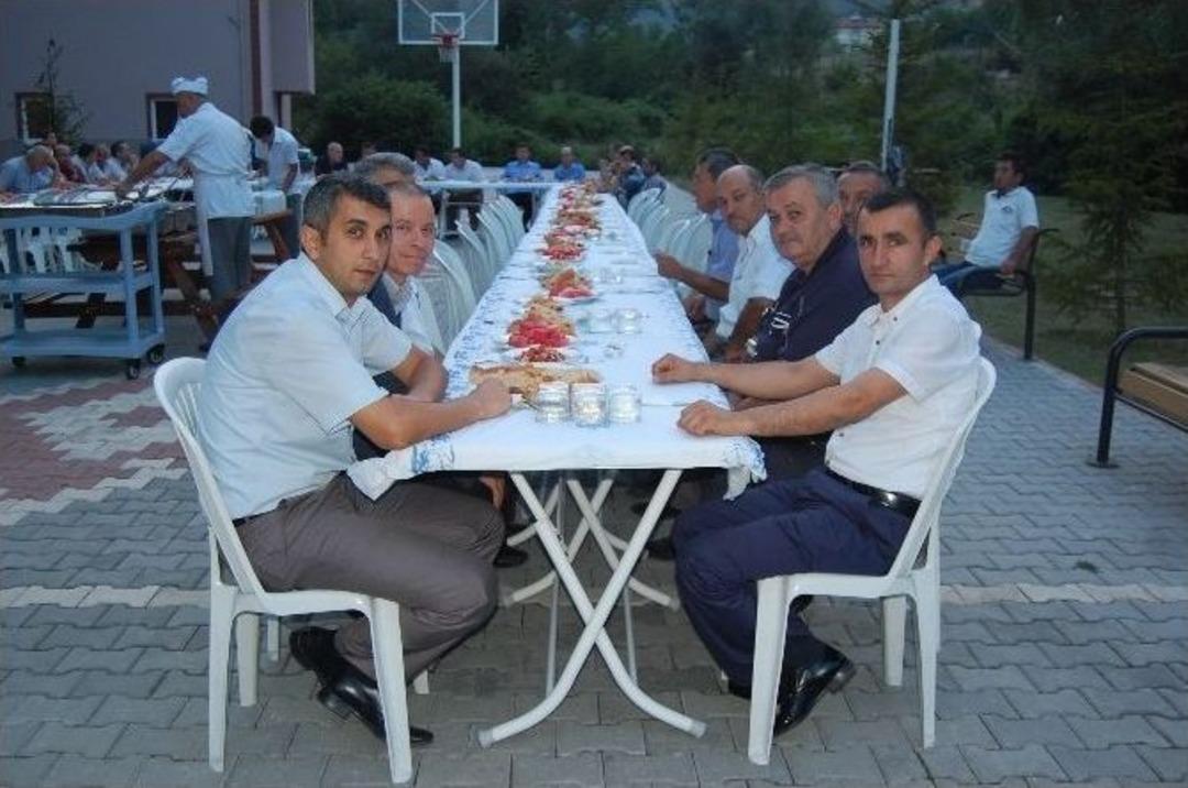 M&uuml;ft&uuml;l&uuml;kten K&ouml;y Ve Mahalle Muhtarlarına İftar Yemeği