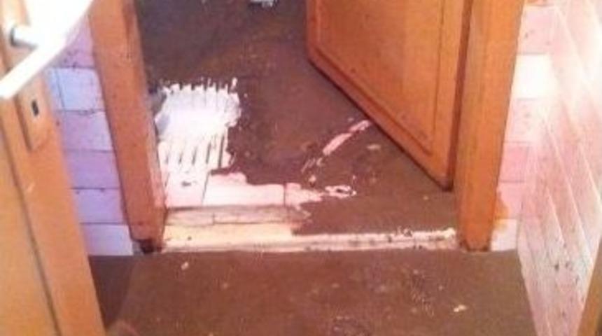 İzmit&rsquo;te Evleri Su Bastı