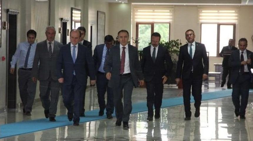 Atlama Kuleleriyle İlgili Vali Altıparmak Başkanlığında Toplantı Yapıldı