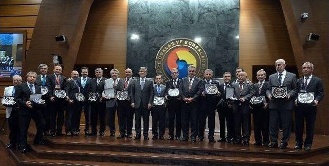 Tetiker’e Cumhurbaşkanı Abdullah Gül’den Plaket