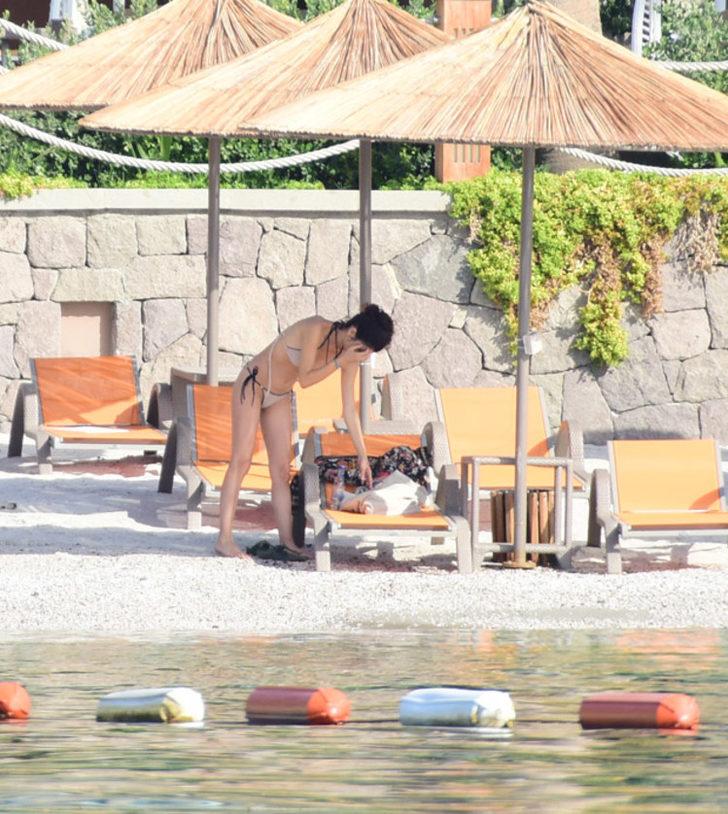 Beren Saat plajdaki çöpleri topladı! G2