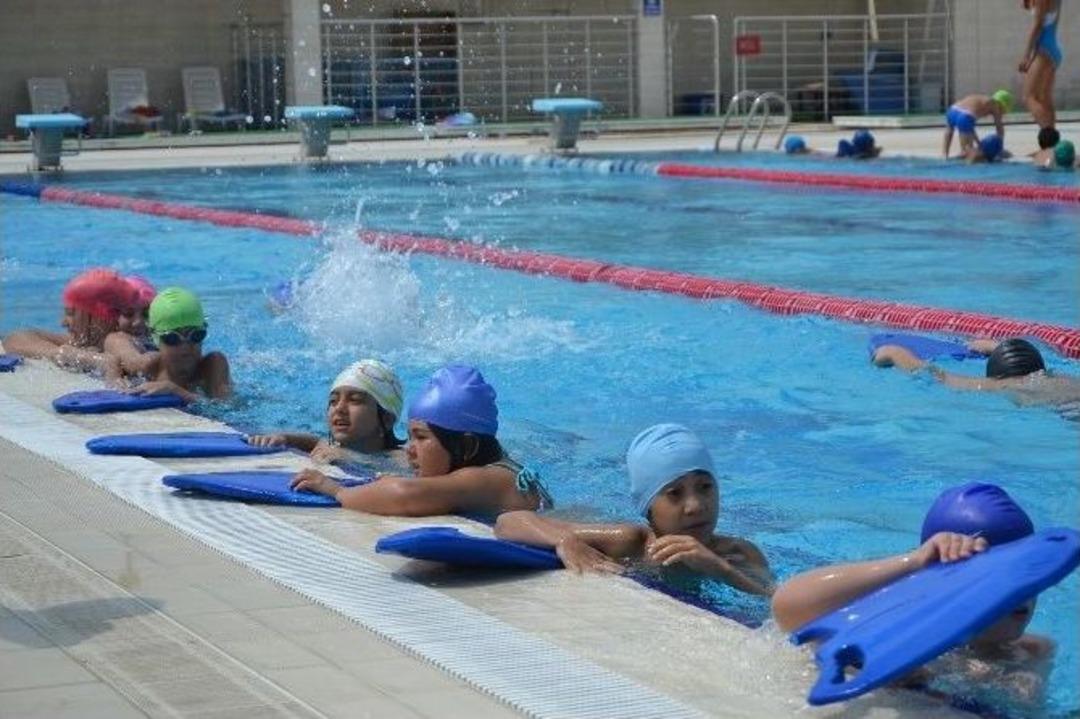 Vali Bektaş Yaz Spor Okullarında Başarılı Olan &Ouml;ğrencilere Madalyalarını Verdi