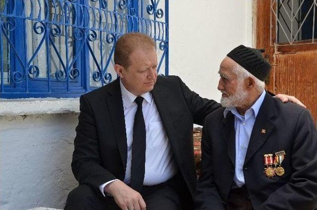 Vali Yavuz Şehit Annesi Ve Kore Gazisini Ziyaret Etti 1