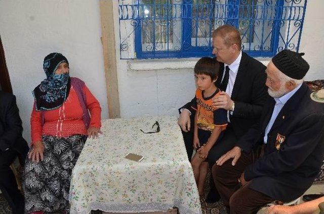 Vali Yavuz Şehit Annesi Ve Kore Gazisini Ziyaret Etti 2