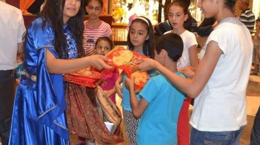 Unutulmayan Tatlar Piazza'da