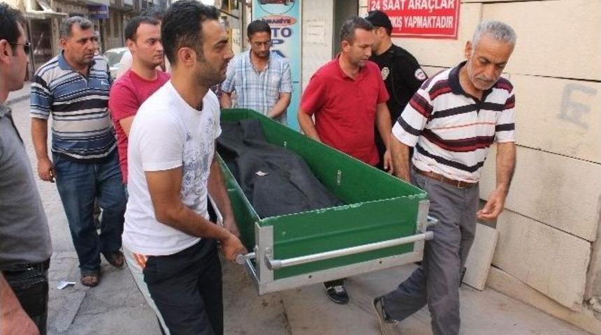 Adana'da Eşinin Kapısını Patlatmak İsterken &Ouml;len &Ouml;ğretmenin Cenazesi Elazığ'a Getirildi