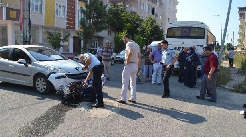 Otomobil Motosiklete &Ccedil;arptı: 1 Yaralı