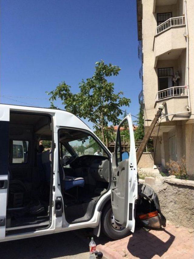 Kur an Kursu &Ouml;ğrencilerini Taşıyan Minib&uuml;s Kaza Yaptı 2