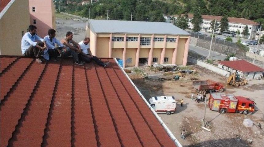 400 Bin Tl Alacakları İ&ccedil;in &Ccedil;atıya &Ccedil;ıktılar