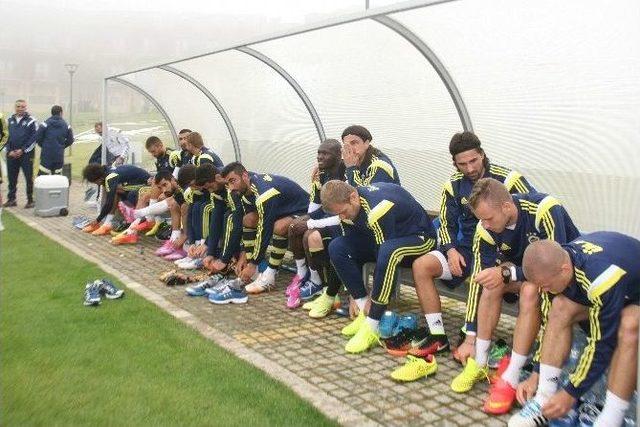 Fenerbahçe İdmanında Saygı Duruşu