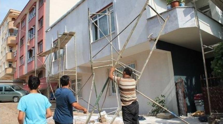 İnşaattan D&uuml;şt&uuml;, İki Kolu Kırıldı