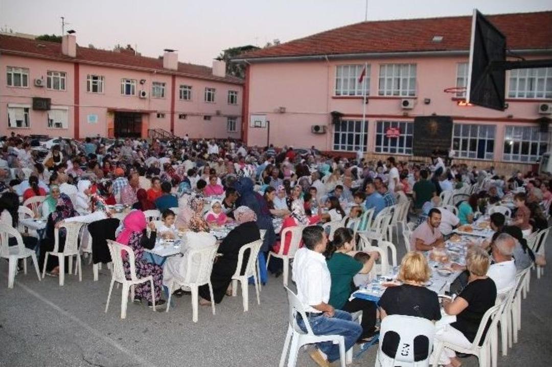 Ak Kadınlar 3 Bin Nazilliliyi İftarda Buluşturdu