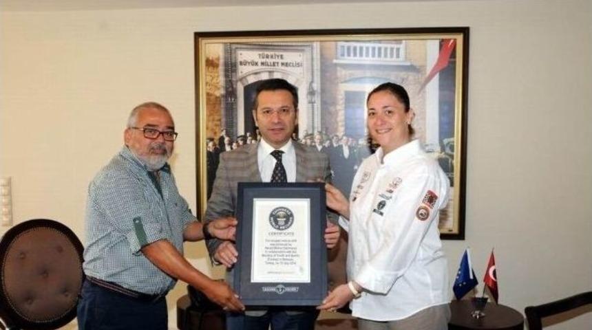 Drift D&uuml;nya Rekor Sertifikası Vali Aksoy&rsquo;a Verildi