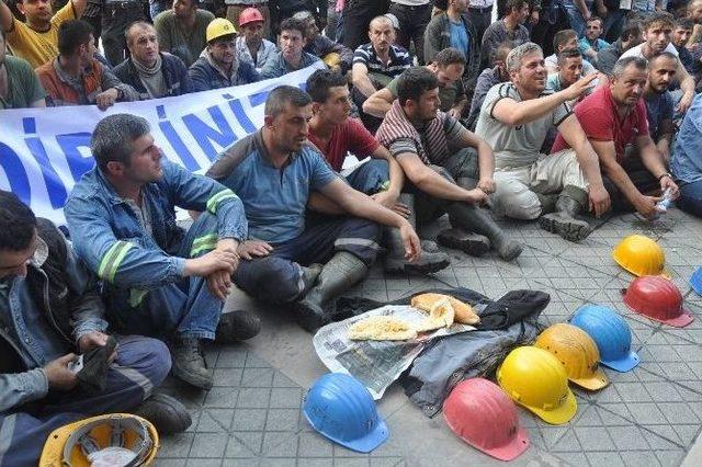 Maden İş&ccedil;ileri Valilik &Ouml;n&uuml;ne Y&uuml;r&uuml;d&uuml; 2